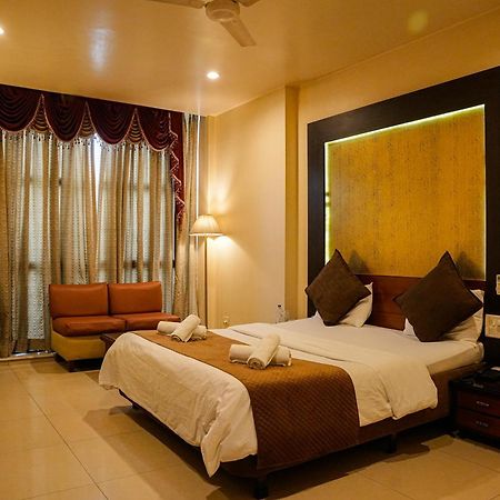 Hotel Viva Inn Yerandwane 외부 사진