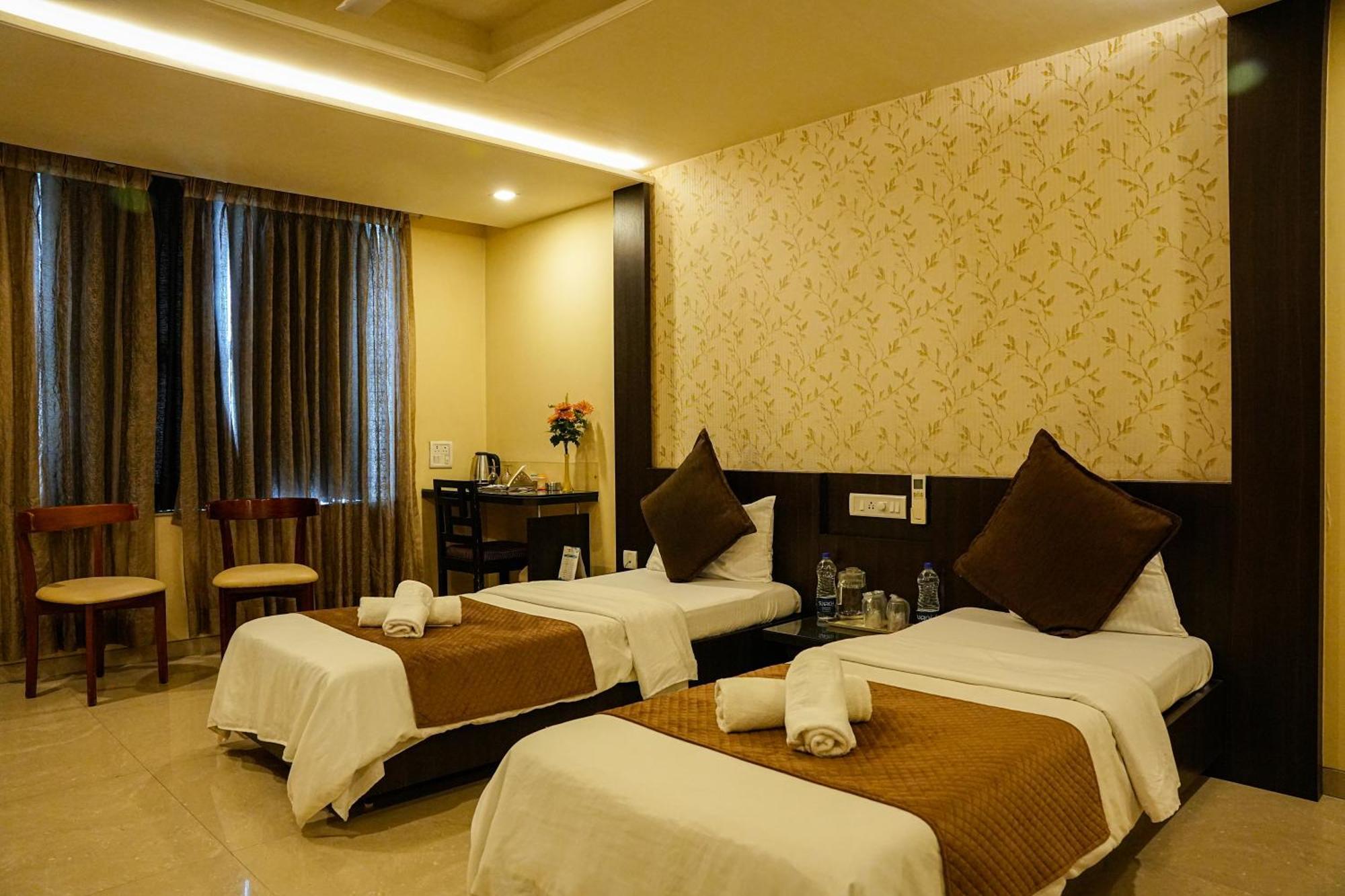 Hotel Viva Inn Yerandwane 외부 사진