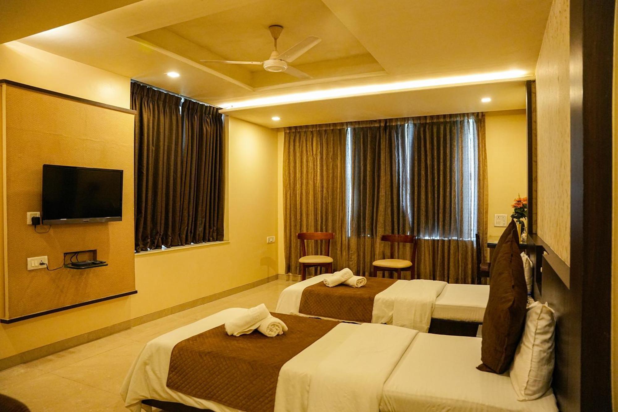 Hotel Viva Inn Yerandwane 외부 사진